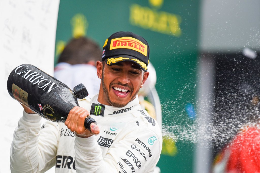 lewis hamilton silverstone extension