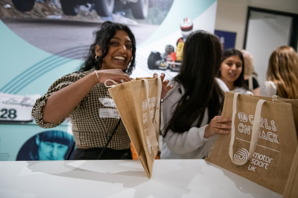 Lou-Johnson-Girls-On-Track-Com-Connect-Sept-2021-2455