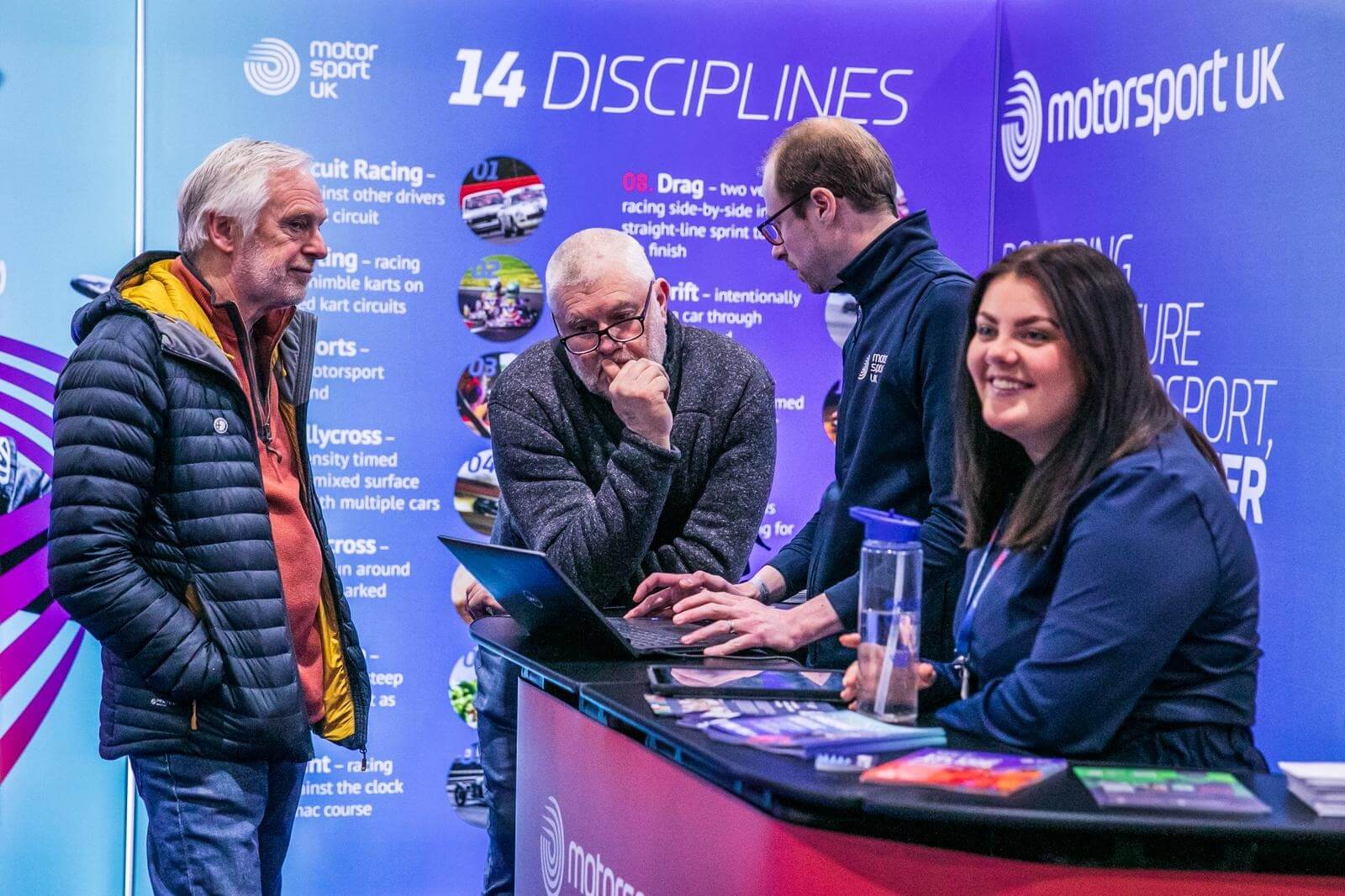 Race Retro Hall 2 Stand